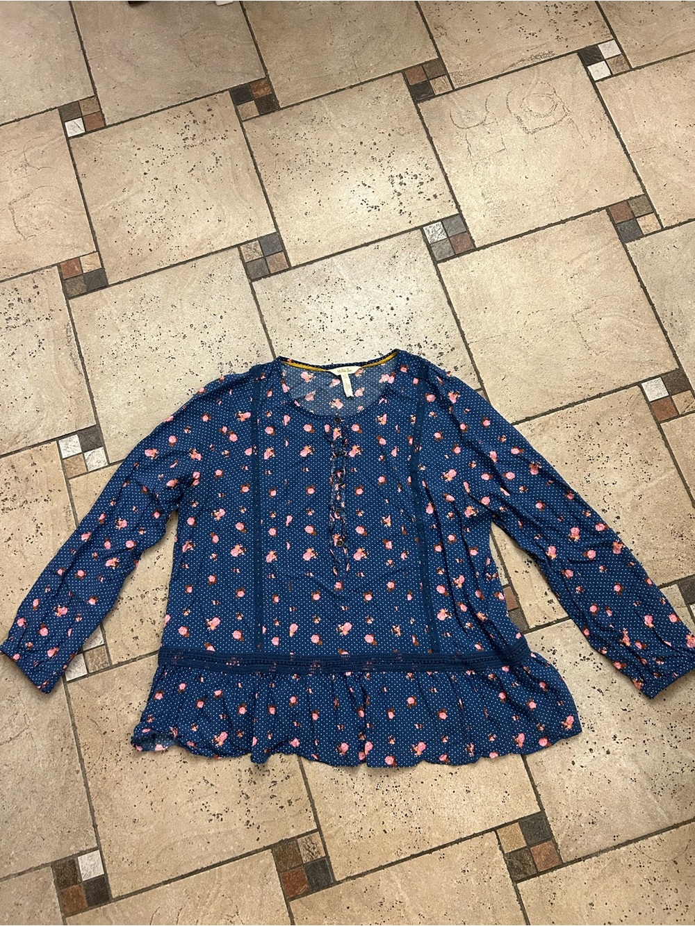 Like new Floral Peplum Long-Sleeve Women's Top size XL